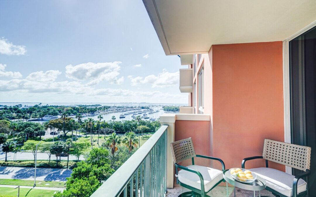 Coconut Grove Beauty! 1/1 Bayview Condo-w/Parking